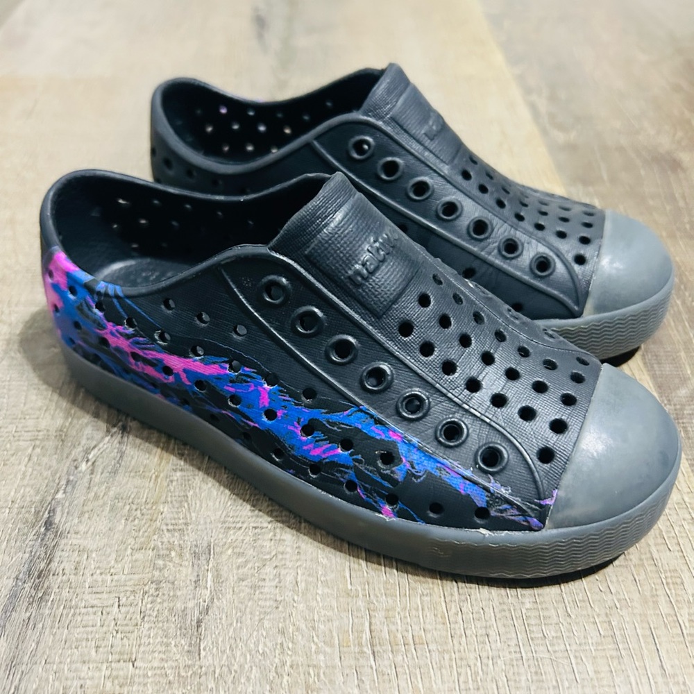 Native Shoes Kids 11 black and purple